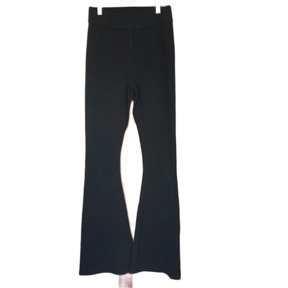 Offline by Aerie Textured Black Flared High Waisted Leggings w/Pockets (Size: S) - Picture 4 of 13